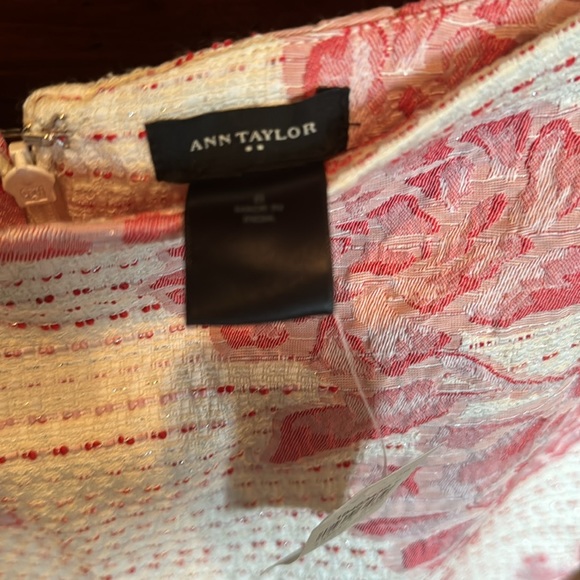 NWT beautiful cream and coral/pink Ann Taylor pencil skirt. Zip up back. - Picture 2 of 4